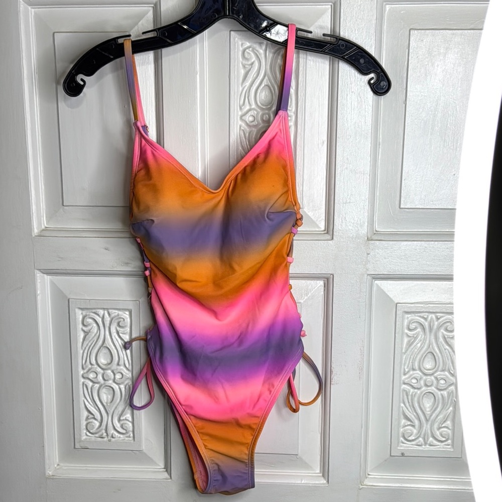 No BoundariesVibrant Ombre Juniors Lace Up One-Piece Swimsuit Size XS